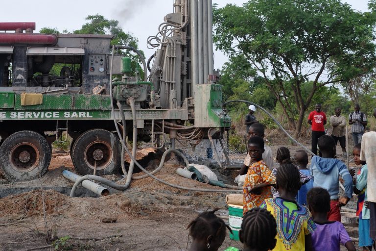 Drilling of a well in Kanso. Source: Echoes of Mali