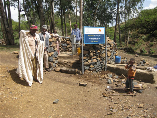 Two women go to collect water from the nearby well. Source: A Glimmer of Hope