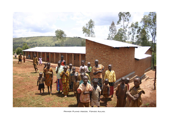 In the foreground, the toilets, and in the background, the classrooms. Source: G3T Foundation