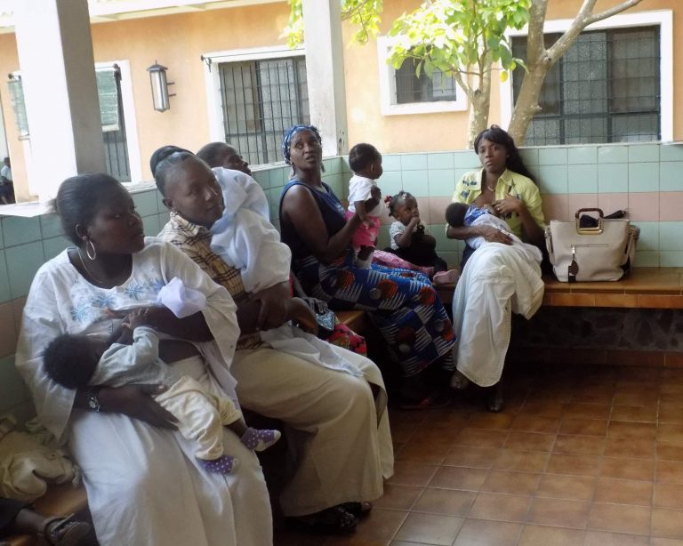 Mothers waiting to be cared for in the center of Moluka. Source: CECFOR