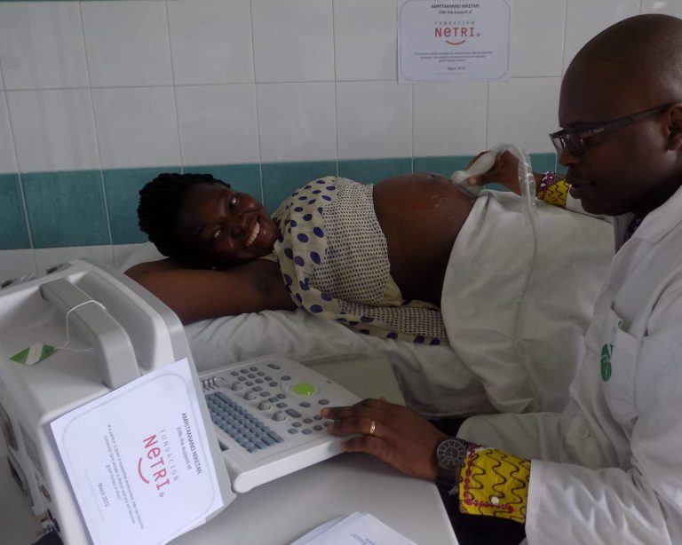 A pregnant woman watching the ultrasound of her baby. Source: CECFOR