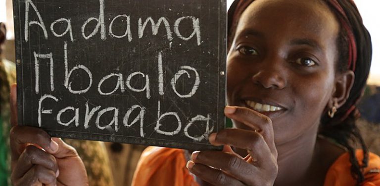 Woman learning to write her name. Source: Guné Foundation