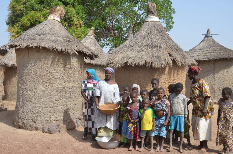 Kanso families demonstrating their rice crops. Source: Echoes of Mali