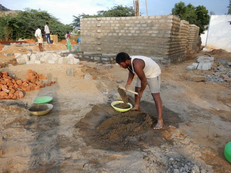 Preparing cement. Source: Vicente Ferrer Foundation