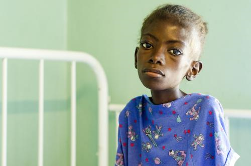 A girl in the hospital with critical levels of malnutrition. Source: Fundación Nuestros Pequeños hermanos