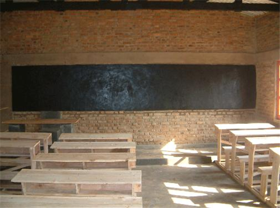 Interior de un aula en la escuela de CoCo Rugwiza. Fuente: Fundación G3T