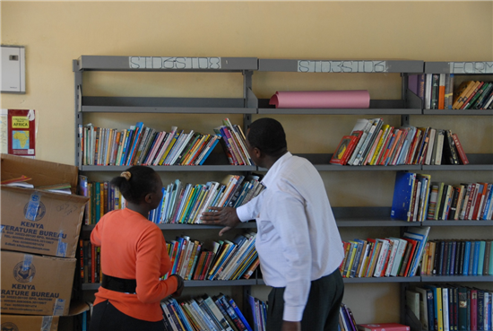 La Netri Hope Library da servicio a los alumnos y a la comunidad de Mahiga. Fuente: The Nobelity Project