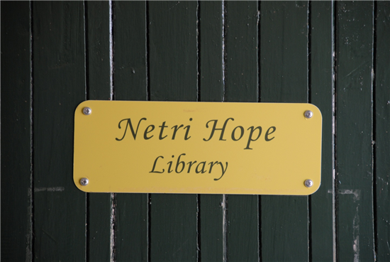 Entrada a la Netri Hope Library. Fuente: The Nobelity Project