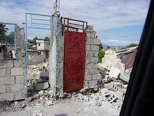 Una de las viviendas destruidas por el terremoto. Fuente: Fundación Nuestros Pequeños Hermanos