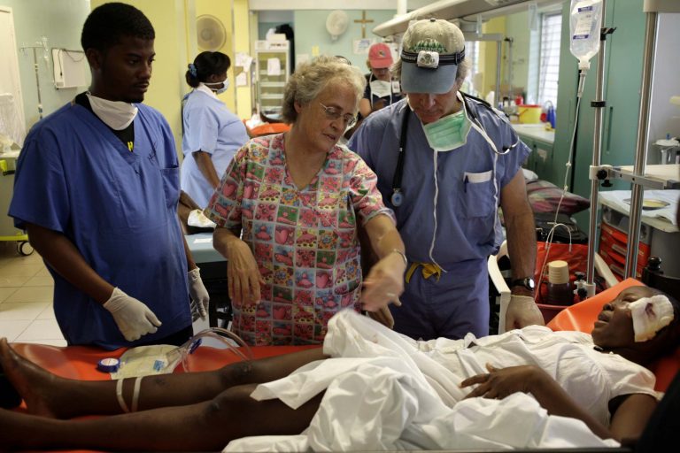 Una de las víctimas siendo atendida en un hospital. Fuente: Fundación Nuestros Pequeños Hermanos