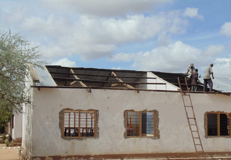 Rehabilitación del tejado de la escuela de San José. Fuente: Misión de Emaús