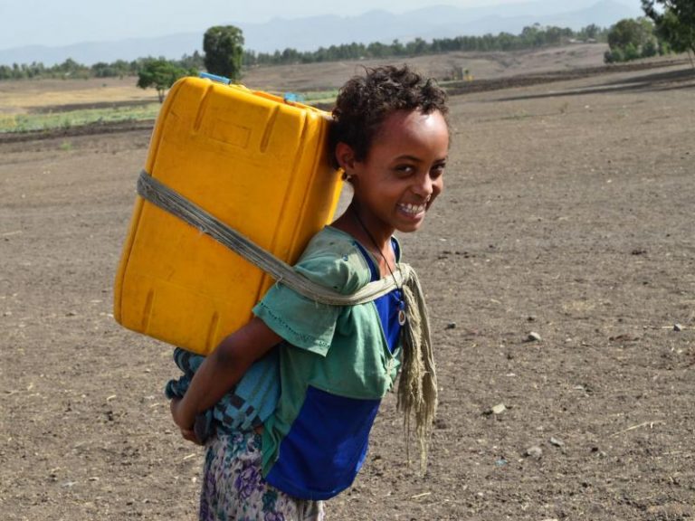 Birchiko de Gondar ahora destina menos tiempo en recoger agua cada dia. Fuente: A Glimmer of Hope