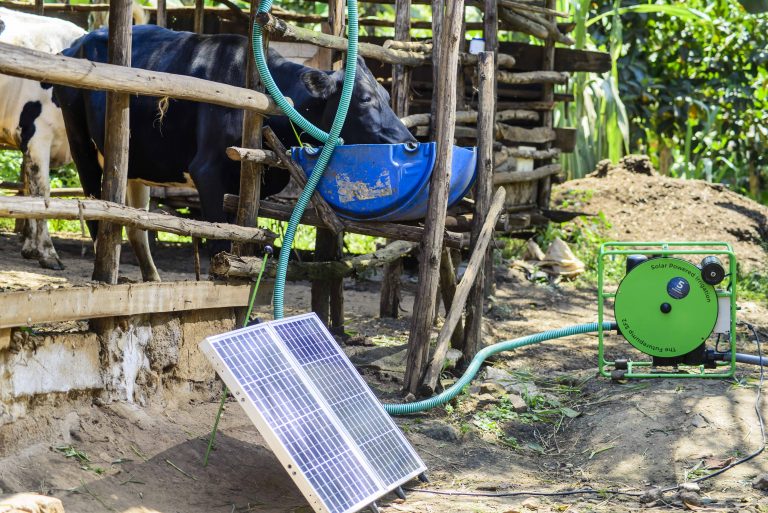 Soluciones para abastecimiento de agua usando energía solar. Fuente: SolarNow