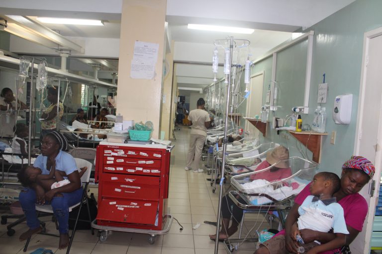 Sala en el hospital de St. Damien. Fuente: Fundación Nuestros Pequeños Hermanos