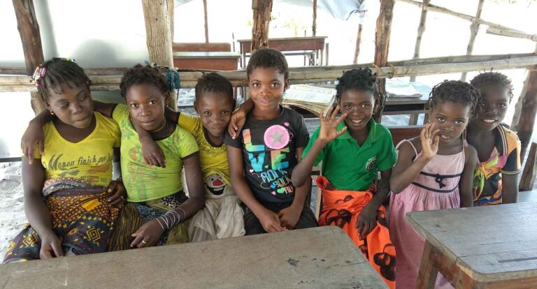 Alumnas de la Escuela Eduardo Mondlane. Fuente: Fundación IBO