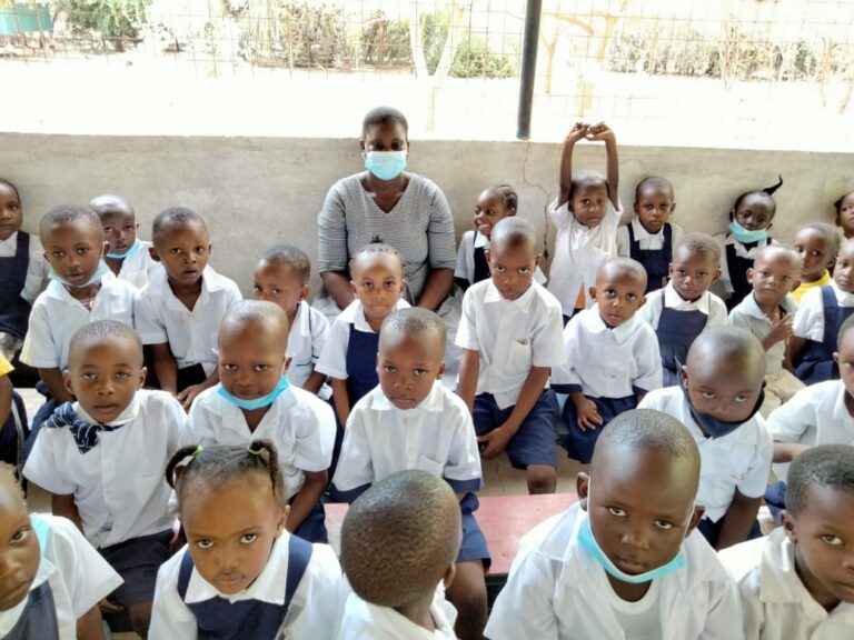 Estudiantes de primaria. Fuente: Misión de Emaús