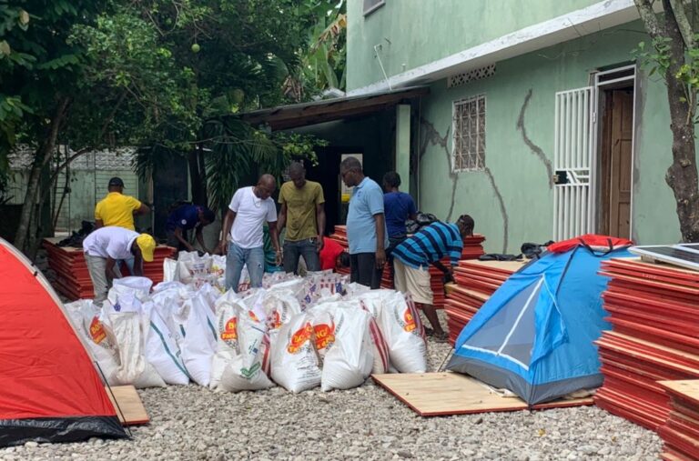 Preparación de suministros. Fuente: Fundación Nuestros Pequeños Hermanos