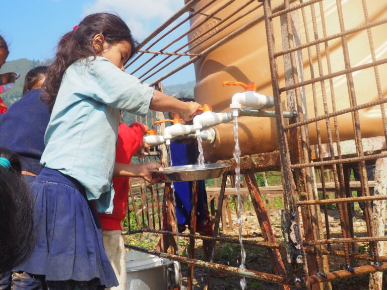 Niños usan las nuevas instalaciones. Fuente: Bahadur