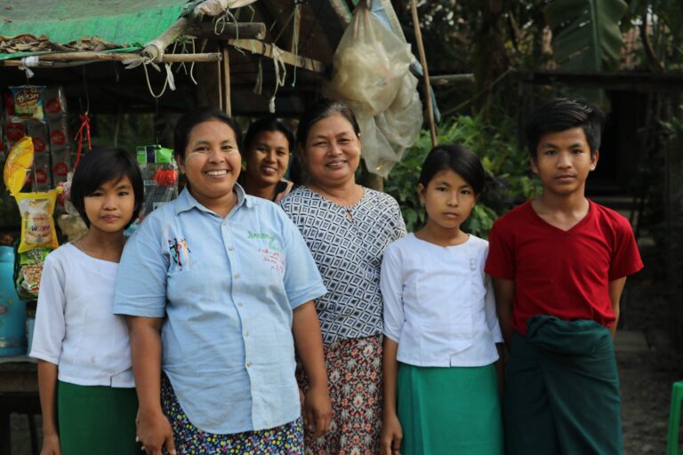 Familia agrícola beneficiaria del proyecto. Fuente: Proximity Finance