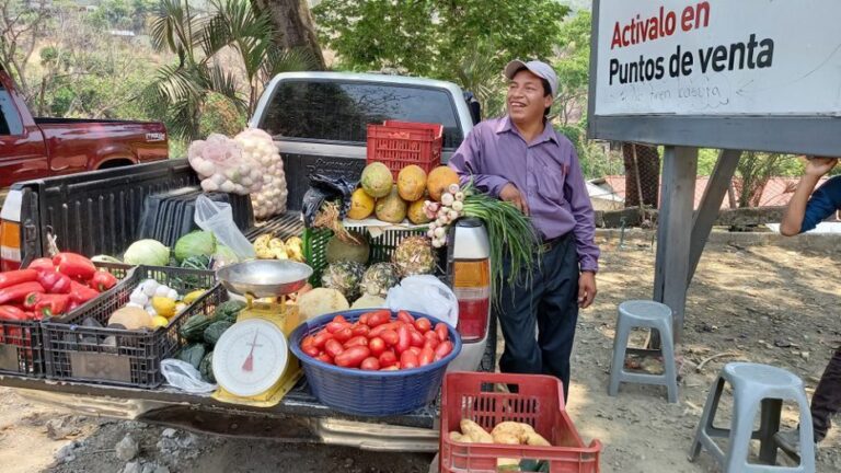 Vendedor ambulante beneficiario del proyecto. Fuente: Share Guatemala