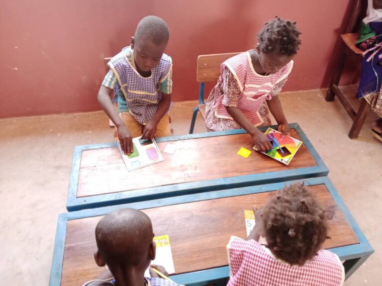 Niños en el aula del parvulario. Fuente: Ecos de Mali