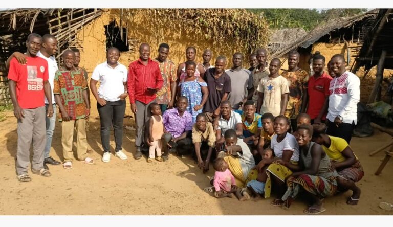 Grupo de agricultores trabajando con Baobab. Fuente: Baobab